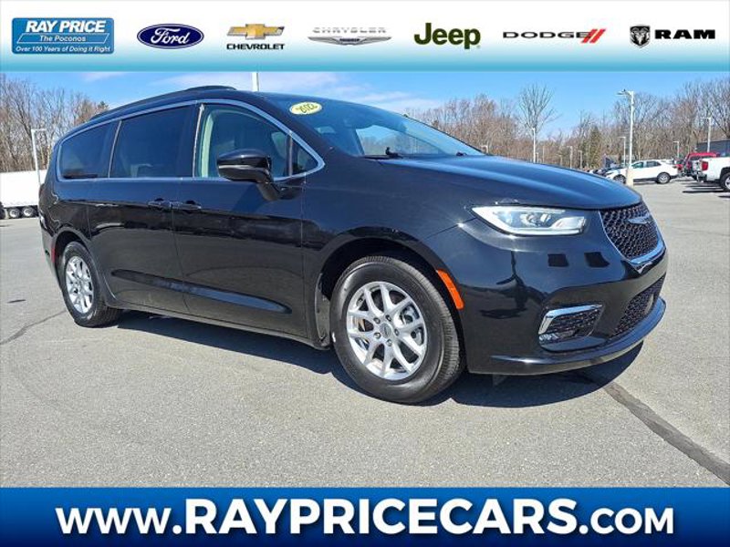 Certified 2022 Chrysler Pacifica Touring-L image 1