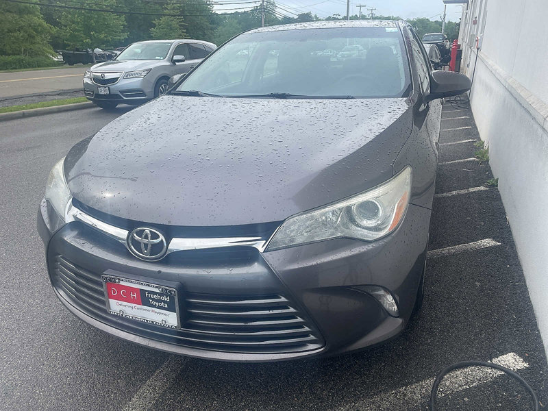 Used 2015 Toyota Camry LE image 1