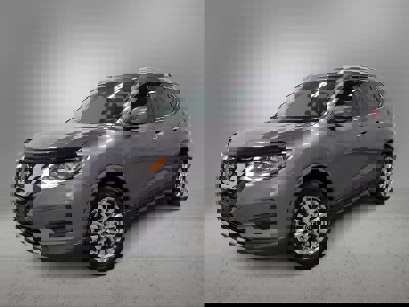 Used 2018 Nissan Rogue SV image 1