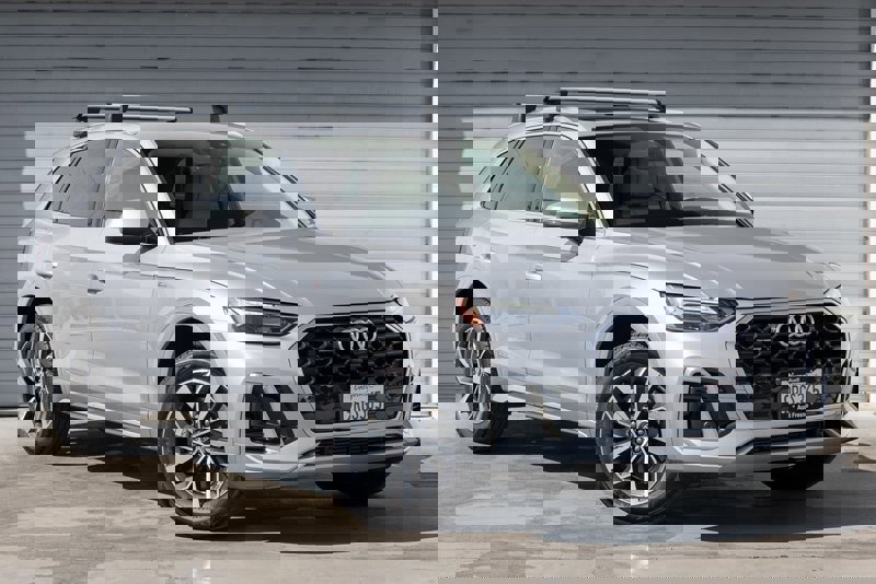 Certified 2025 Audi Q5 2.0T Premium Plus image 1