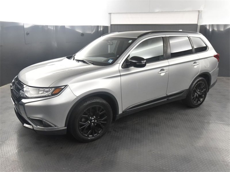 Used 2018 Mitsubishi Outlander LE image 1