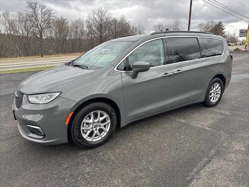 Certified 2022 Chrysler Pacifica Touring-L image 1