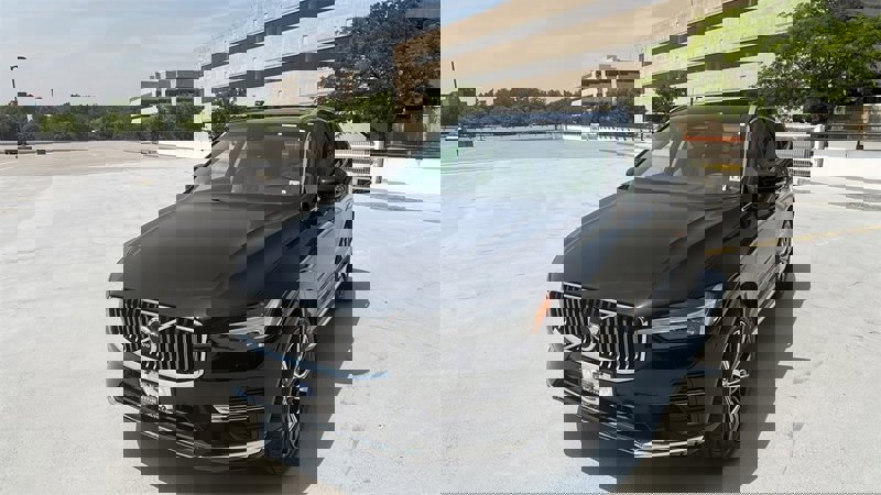 Certified 2022 Volvo XC60 B5 Inscription w/ Climate Package image 1
