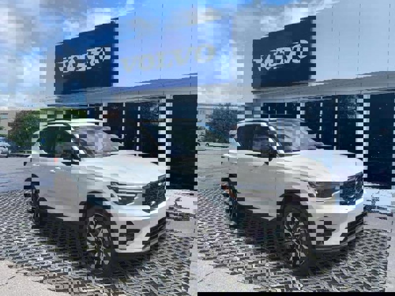 Certified 2025 Volvo XC40 B5 Ultra w/ Protection Package Premier image 1