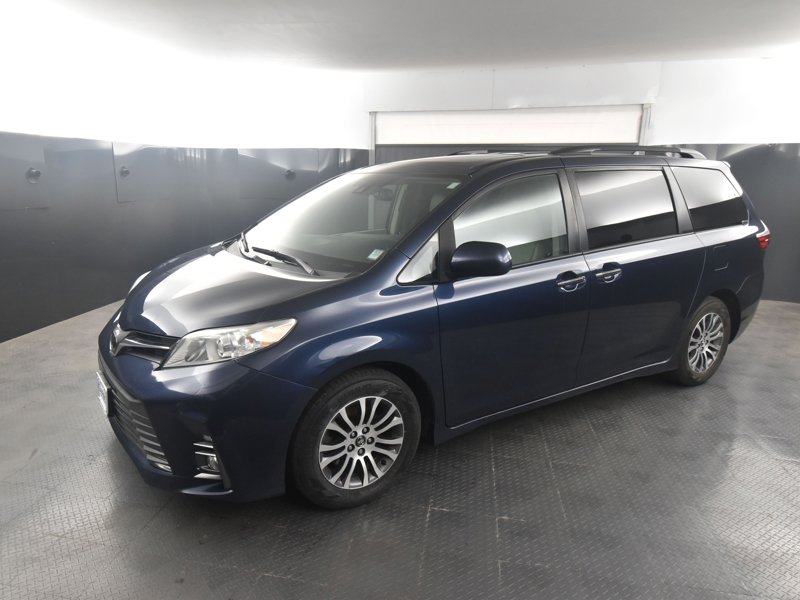 Used 2018 Toyota Sienna XLE w/ XLE Navigation Package image 1