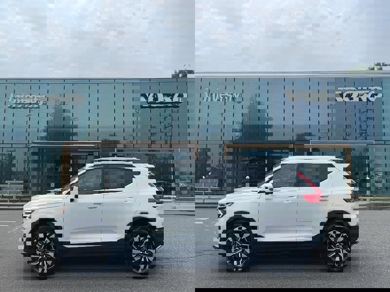 Certified 2024 Volvo XC40 B5 Plus image 1