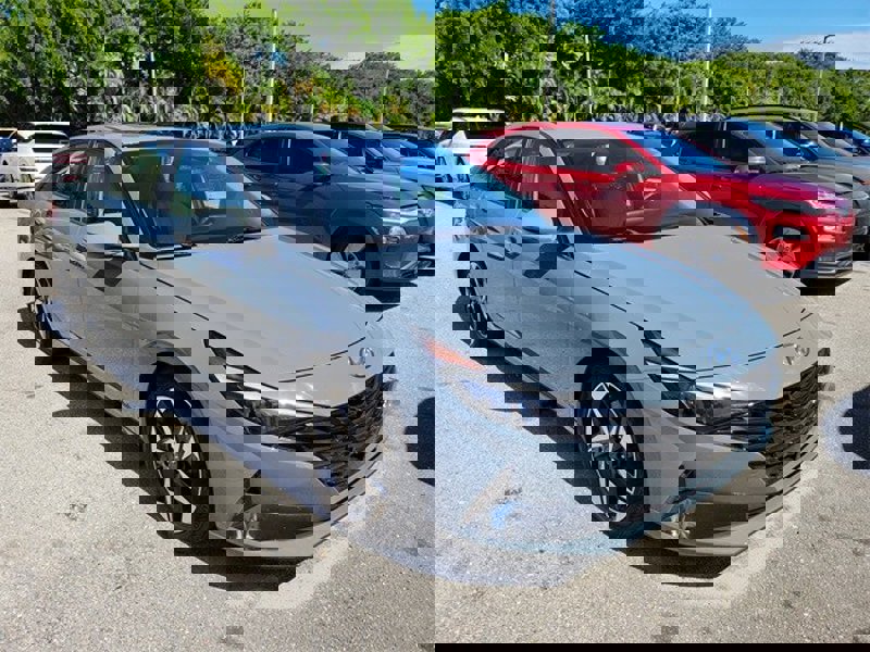 Certified 2022 Hyundai Elantra Limited image 1