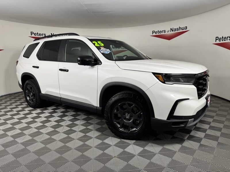 Certified 2025 Honda Pilot TrailSport image 1