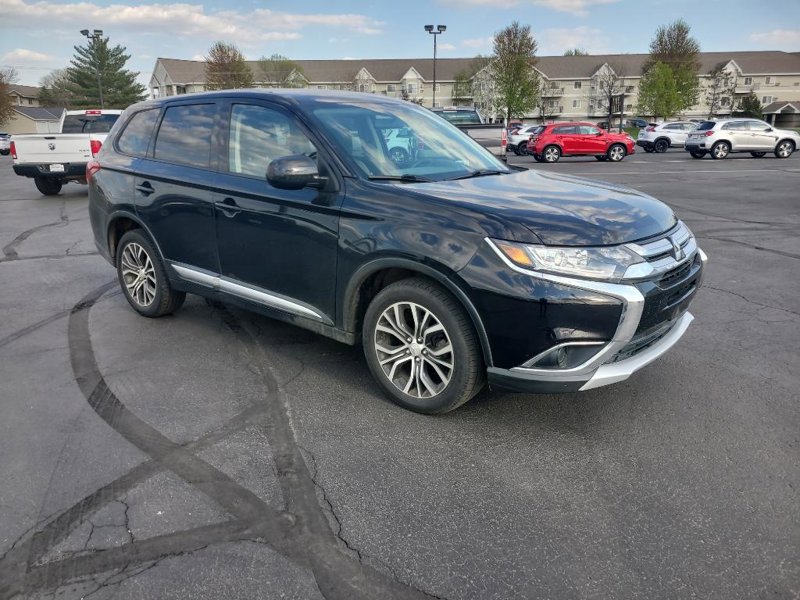 Used 2018 Mitsubishi Outlander ES image 1