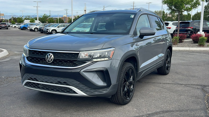 Certified 2022 Volkswagen Taos SE image 1