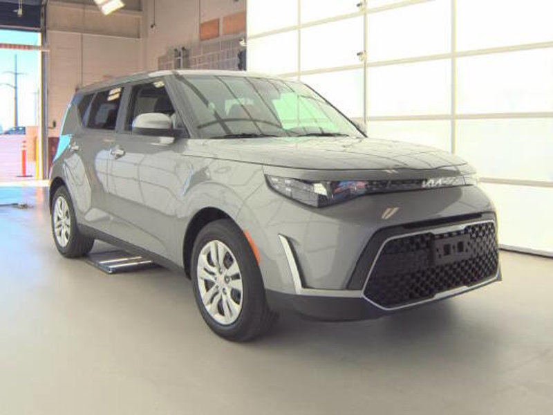Used 2023 Kia Soul LX image 1