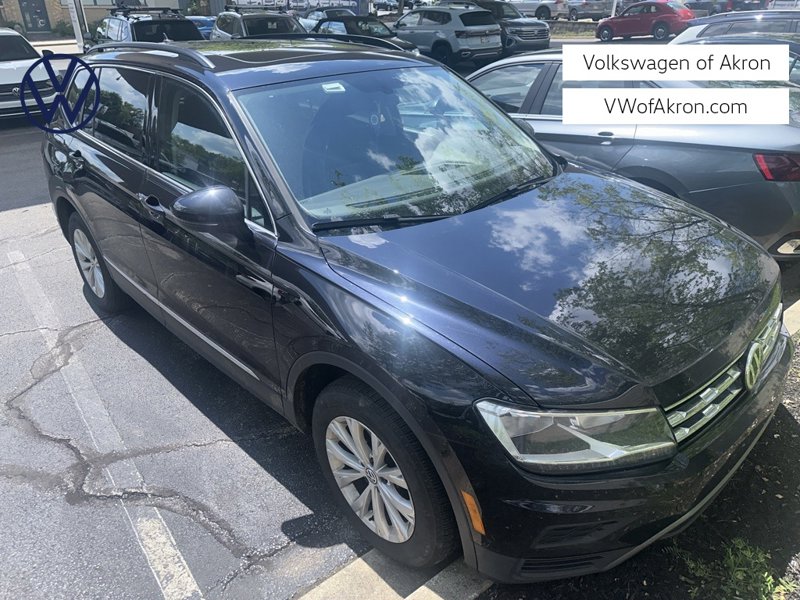 Used 2018 Volkswagen Tiguan SE w/ Panoramic Sunroof Package image 1