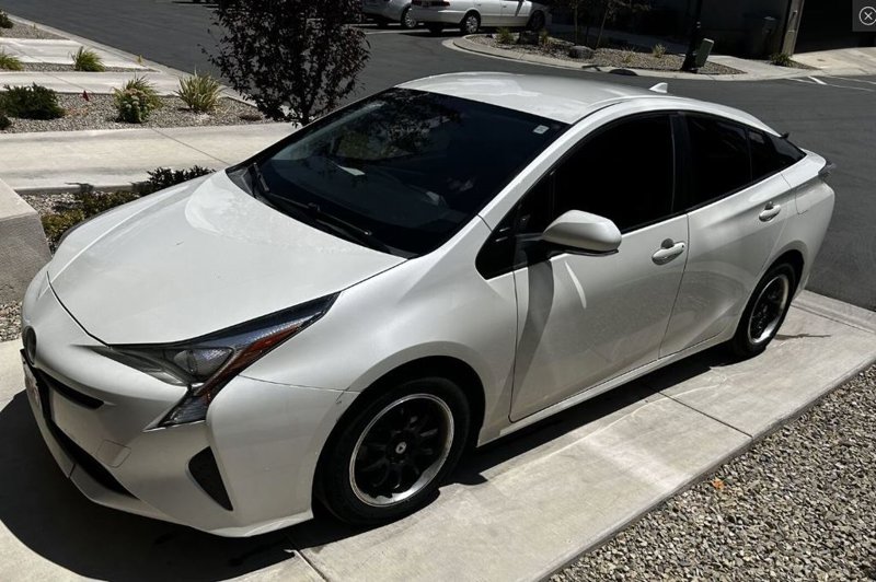 Used 2017 Toyota Prius Two image 1