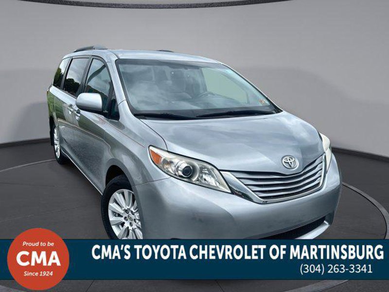 Used 2017 Toyota Sienna LE image 1