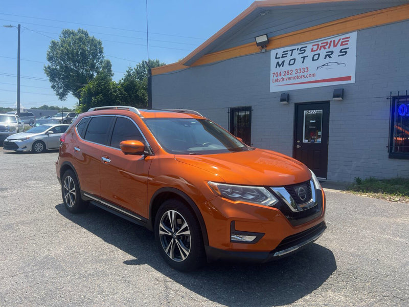 Used 2017 Nissan Rogue SL w/ SL Premium Package image 1