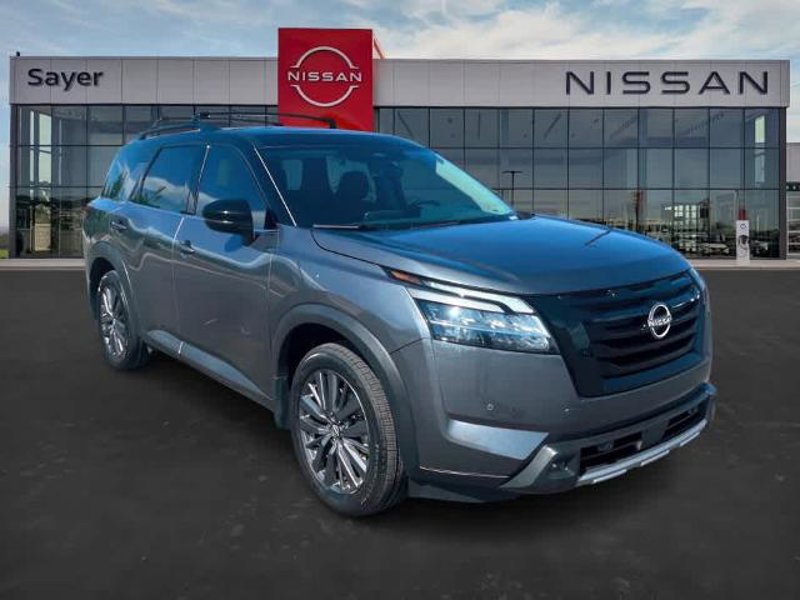 Certified 2024 Nissan Pathfinder SL image 1
