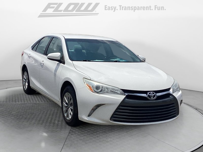 Used 2015 Toyota Camry SE image 1
