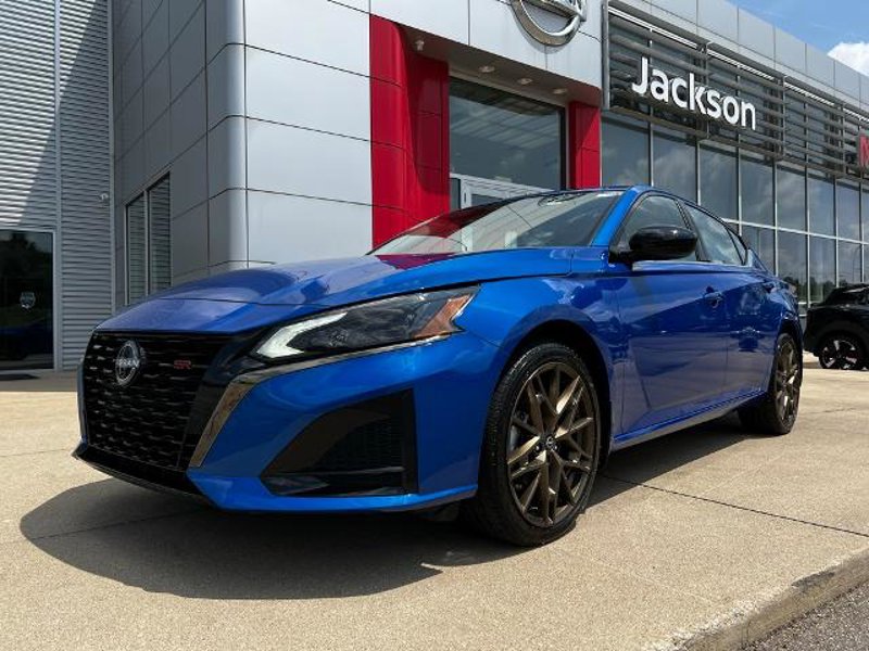 Certified 2025 Nissan Altima 2.5 SR w/ SR Premium Package image 1