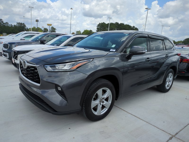 Used 2020 Toyota Highlander LE image 1
