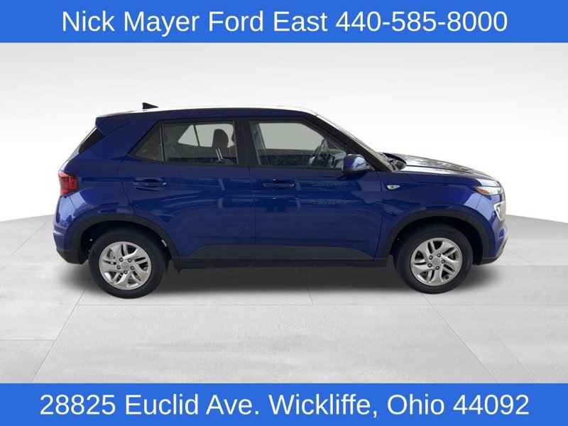 Used 2022 Hyundai Venue SE image 1