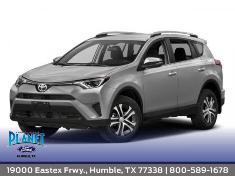 Used 2018 Toyota RAV4 LE image 1