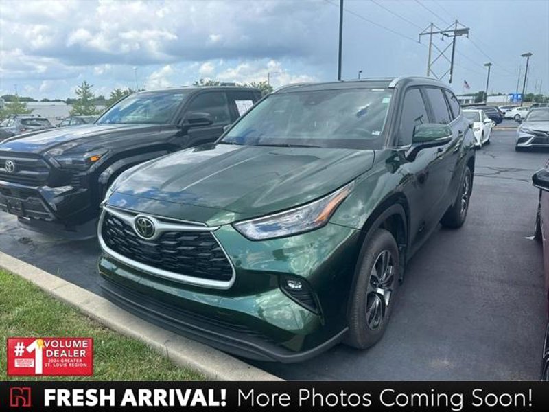 Certified 2023 Toyota Highlander XLE image 1
