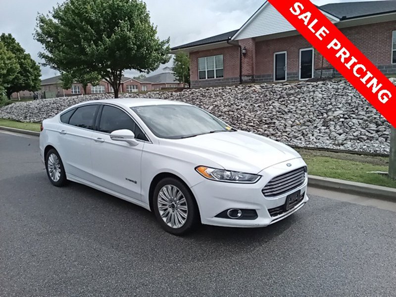 Used 2016 Ford Fusion SE w/ Equipment Group 502A image 1