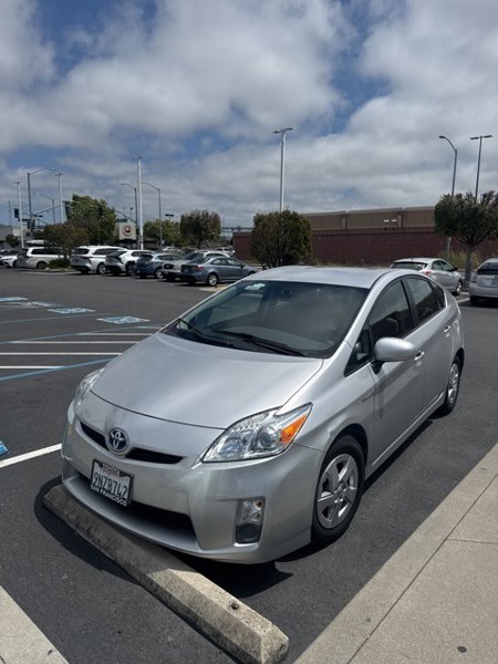 Used 2010 Toyota Prius Three image 1