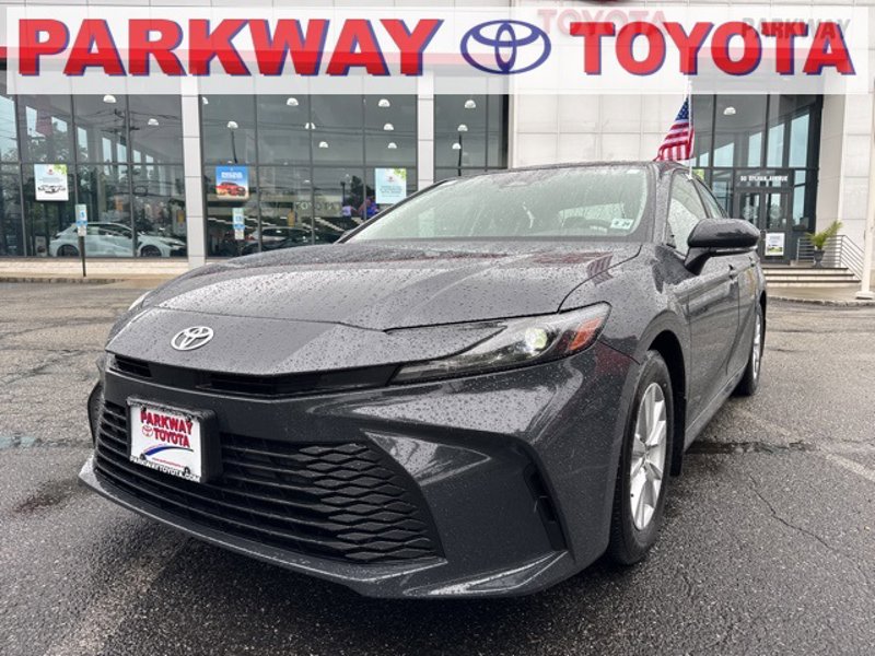 Certified 2025 Toyota Camry LE image 1