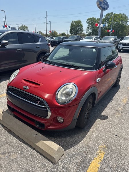 Used 2017 MINI Cooper S image 1