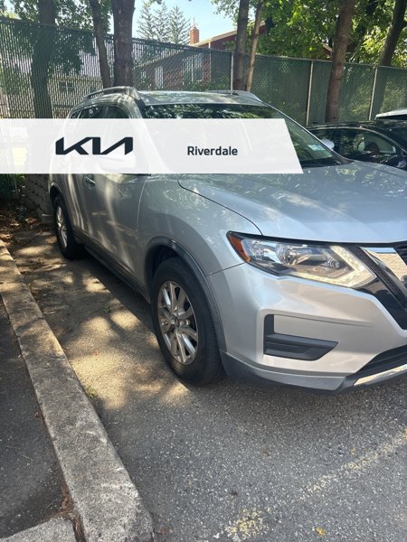 Used 2018 Nissan Rogue SV image 1