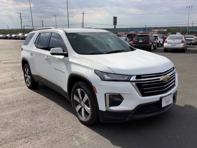 Certified 2022 Chevrolet Traverse LT w/ LT Premium Package image 1