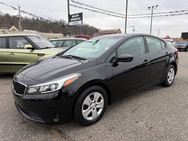 Used 2017 Kia Forte LX image 1