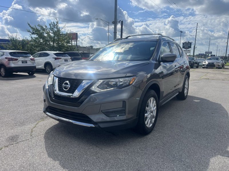 Used 2017 Nissan Rogue SV image 1