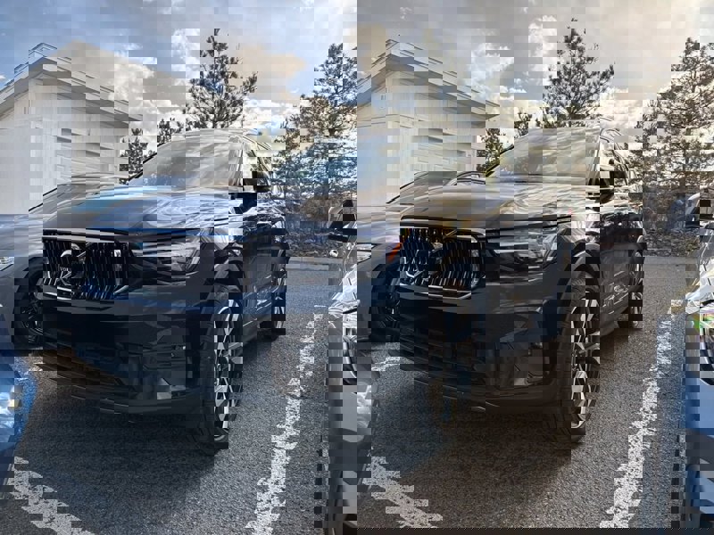 Certified 2024 Volvo XC40 B5 Ultimate w/ Climate Package image 1