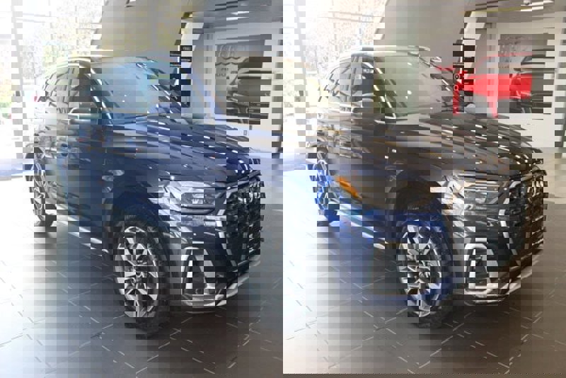 Certified 2025 Audi Q5 2.0T Premium Plus image 1