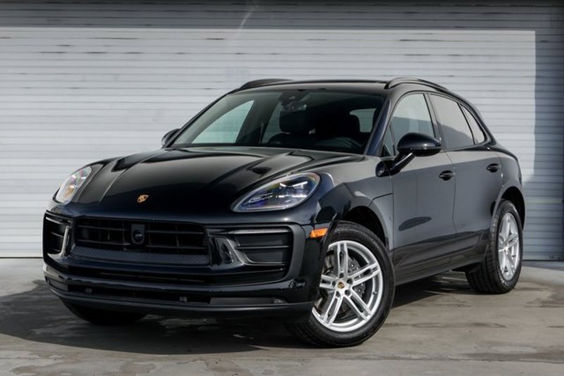 Certified 2024 Porsche Macan image 1