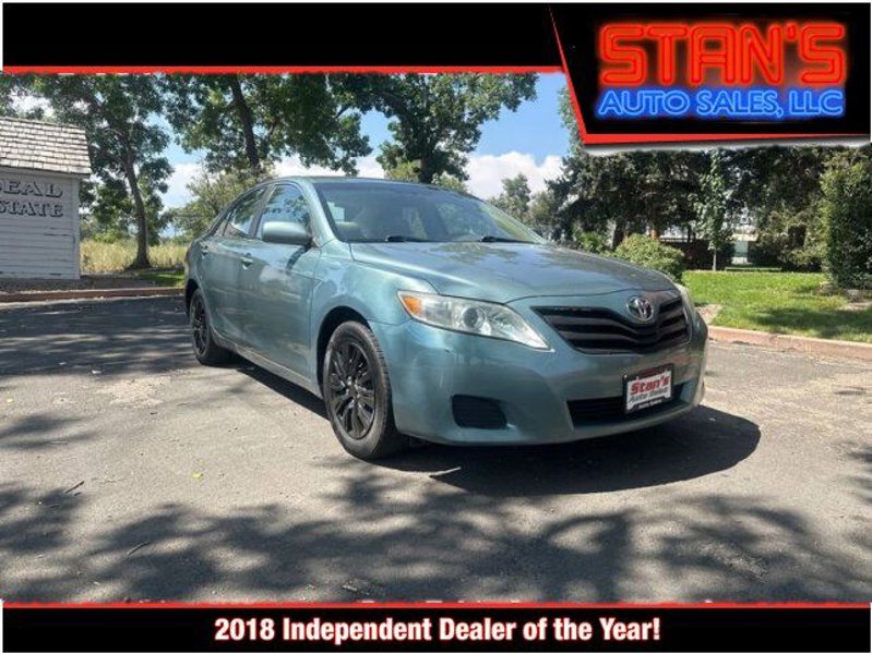 Used 2010 Toyota Camry LE image 1