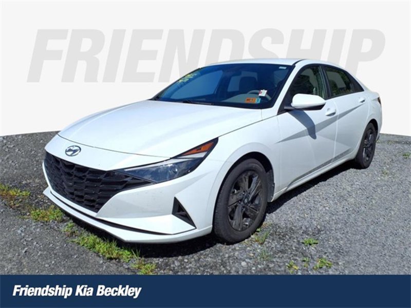 Used 2023 Hyundai Elantra SEL image 1