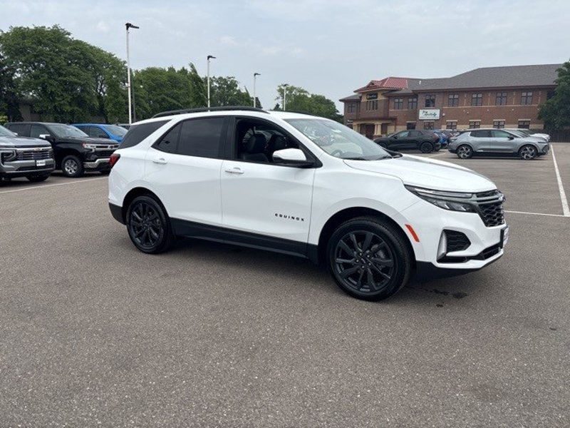 Certified 2022 Chevrolet Equinox RS w/ Infotainment Package image 1