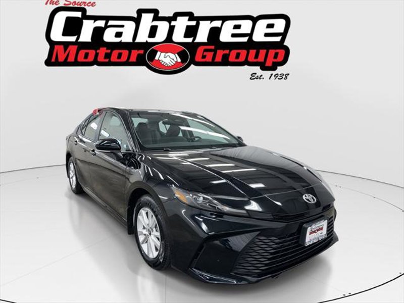 Certified 2025 Toyota Camry LE image 1