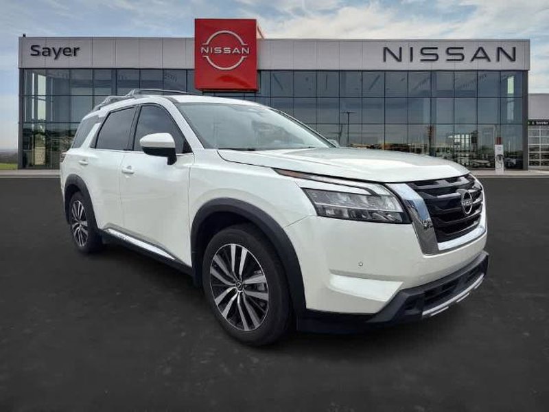 Certified 2024 Nissan Pathfinder Platinum image 1