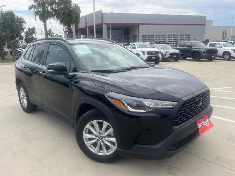 Certified 2023 Toyota Corolla Cross LE image 1