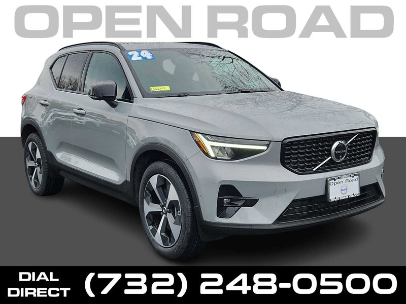 Certified 2024 Volvo XC40 B5 Plus image 1