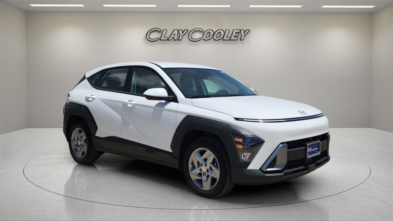 Certified 2025 Hyundai Kona SE image 1