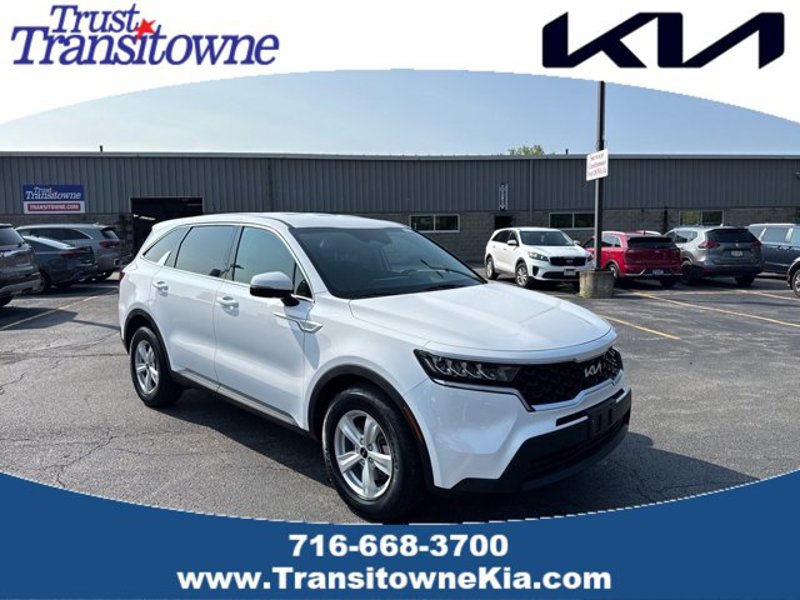 Certified 2022 Kia Sorento LX image 1