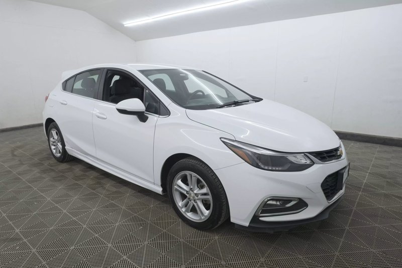 Used 2017 Chevrolet Cruze LT image 1