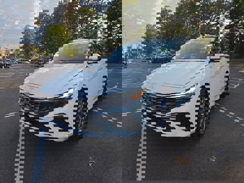 Used 2025 Hyundai Elantra Blue image 1