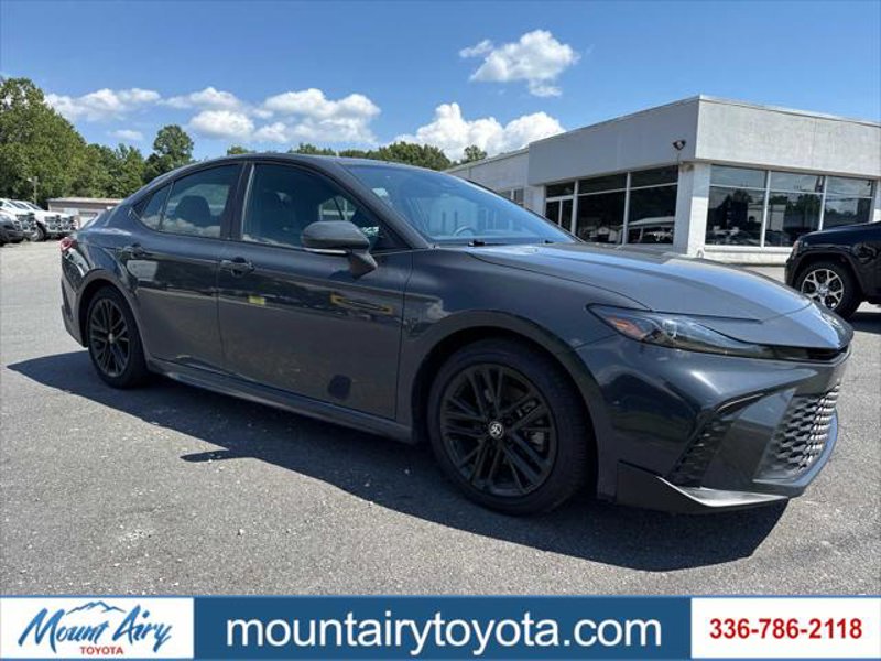 Certified 2025 Toyota Camry SE image 1