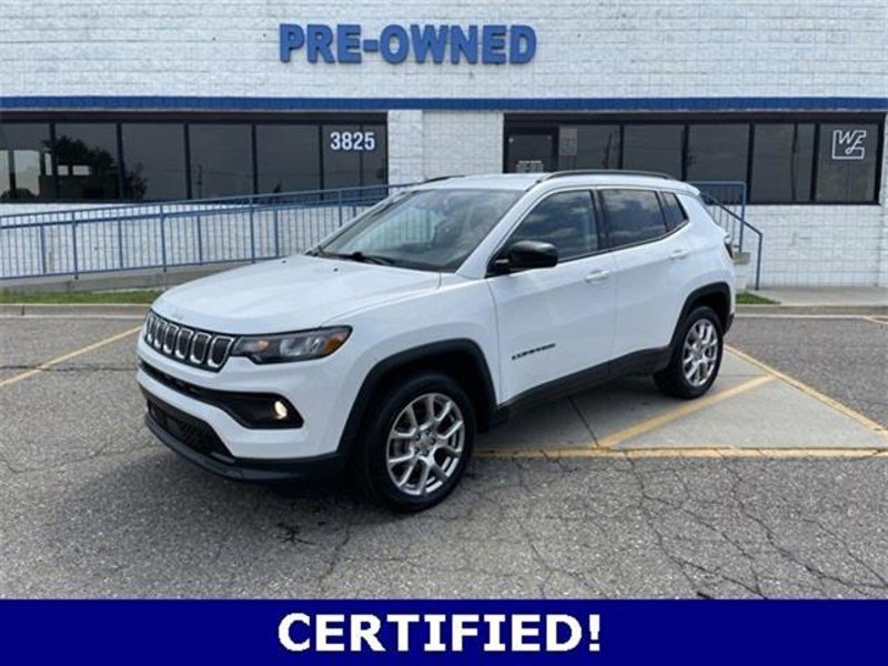 Used 2022 Jeep Compass Latitude image 1